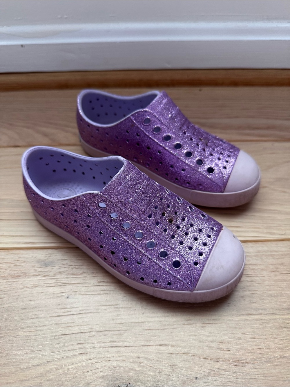 Native Jefferson Kids Metallic Glitter Purple Slip-On Sneakers size C11